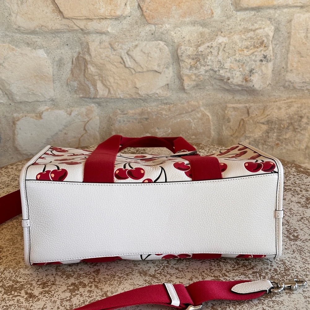 Coach - Picture 11 of 16